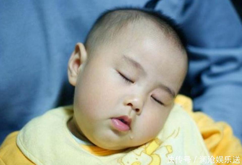 脾胃|宝宝睡觉的4个坏习惯，是辅食添加过度脾胃虚，宝妈别乱喂了