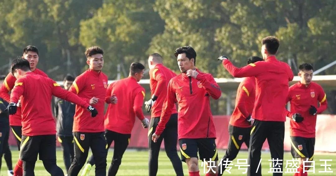 戴伟浚|拒绝三流!最强11人、4个变手、3个爆点!打脸日本,国足必玩命!