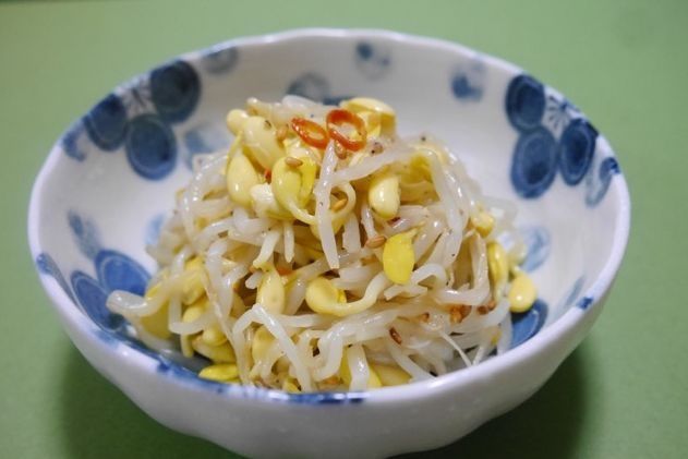 才知道发豆芽很简单，1个盆2块布，掌握3个技巧，4天就能吃到嘴