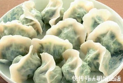包饺子|包饺子还在放肉馅，学会做此种素馅饺子，好吃的停不下