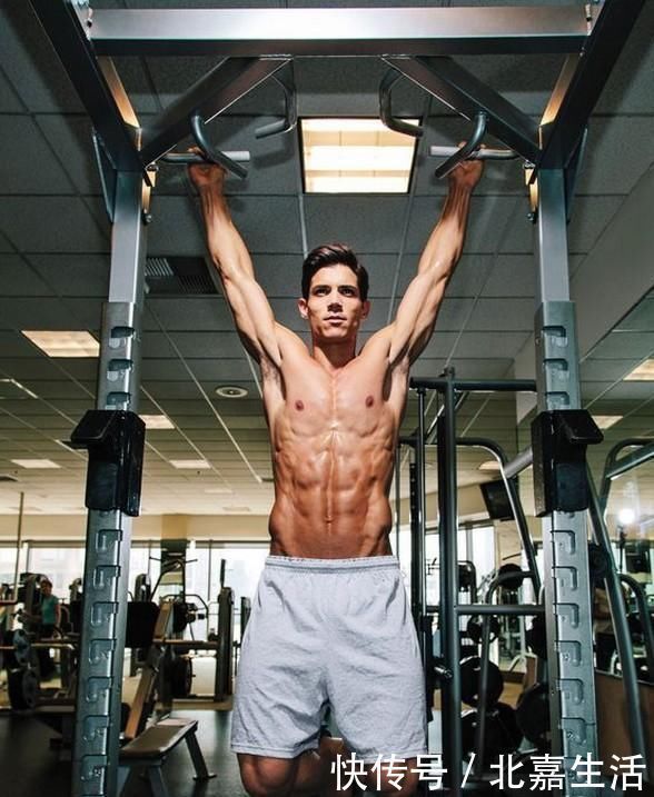 引体向上|引体向上只能做4,5个给你最简单直接的方法,20天提高到11个