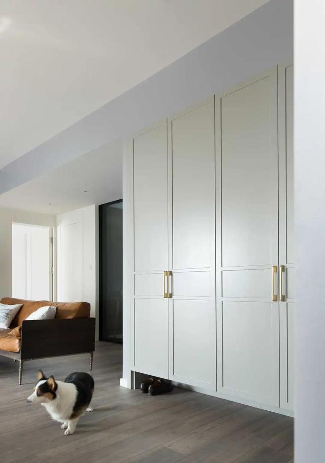 黄铜色|她家130平的新房,满足了我对家的一切期待,全屋干净利落超有品