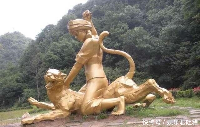 19岁少女为了救人,徒手打死国家一级保护动物,结果如何?