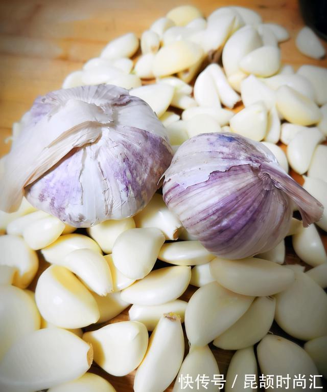 腌制|腌腊八蒜，别直接加醋泡！牢记4点，1天变绿，酸香脆爽，超简单