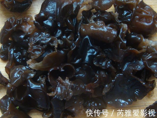 孕妈|在怀孕期,孕妈少吃3种食物,不然会伤害宝宝健康