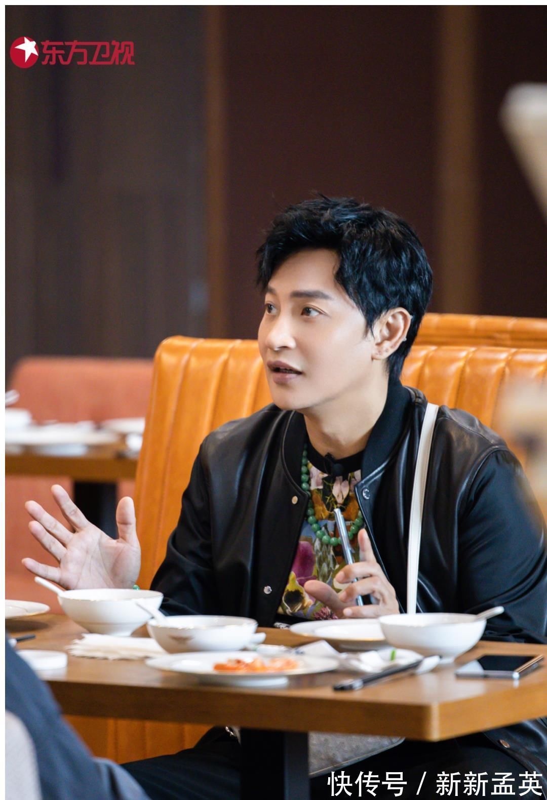 汪东城|今晚20:20《追光吧!哥哥》开播,他们竟然是室友?21位哥哥分宿舍悬念揭晓!