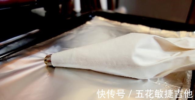 甜点|香浓美味，细腻奶香，酥脆奶油泡芙，在家即可享受到的美味甜点！