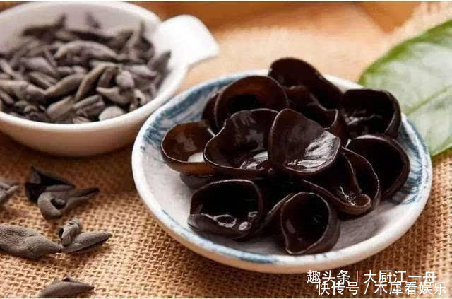 入锅内|肉末木耳,直接下锅就错啦,难怪不脆不入味,大厨这样做才对