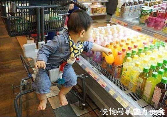 偷东西|女儿拿糖果忘付钱,超市要求10倍赔偿,妈妈的做法引众人点赞