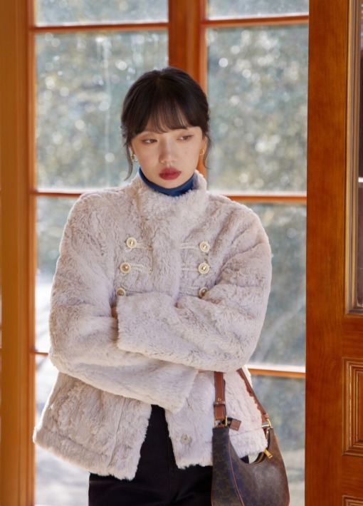 美眉 新年衣服不用买太多,这3件就足够,最后一件太有气质了!