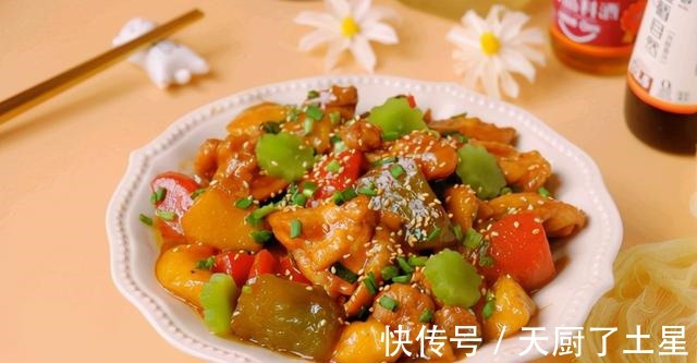 苹果|鸡腿营养丰富,搭配苹果一起炒,酸甜可口!