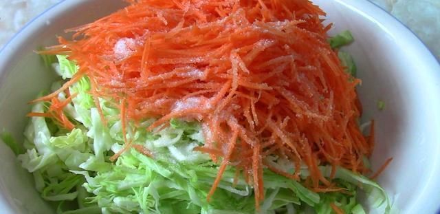 餡餅又出新做法，不發面不燙面不搟皮，皮薄如紙，涼了也不硬