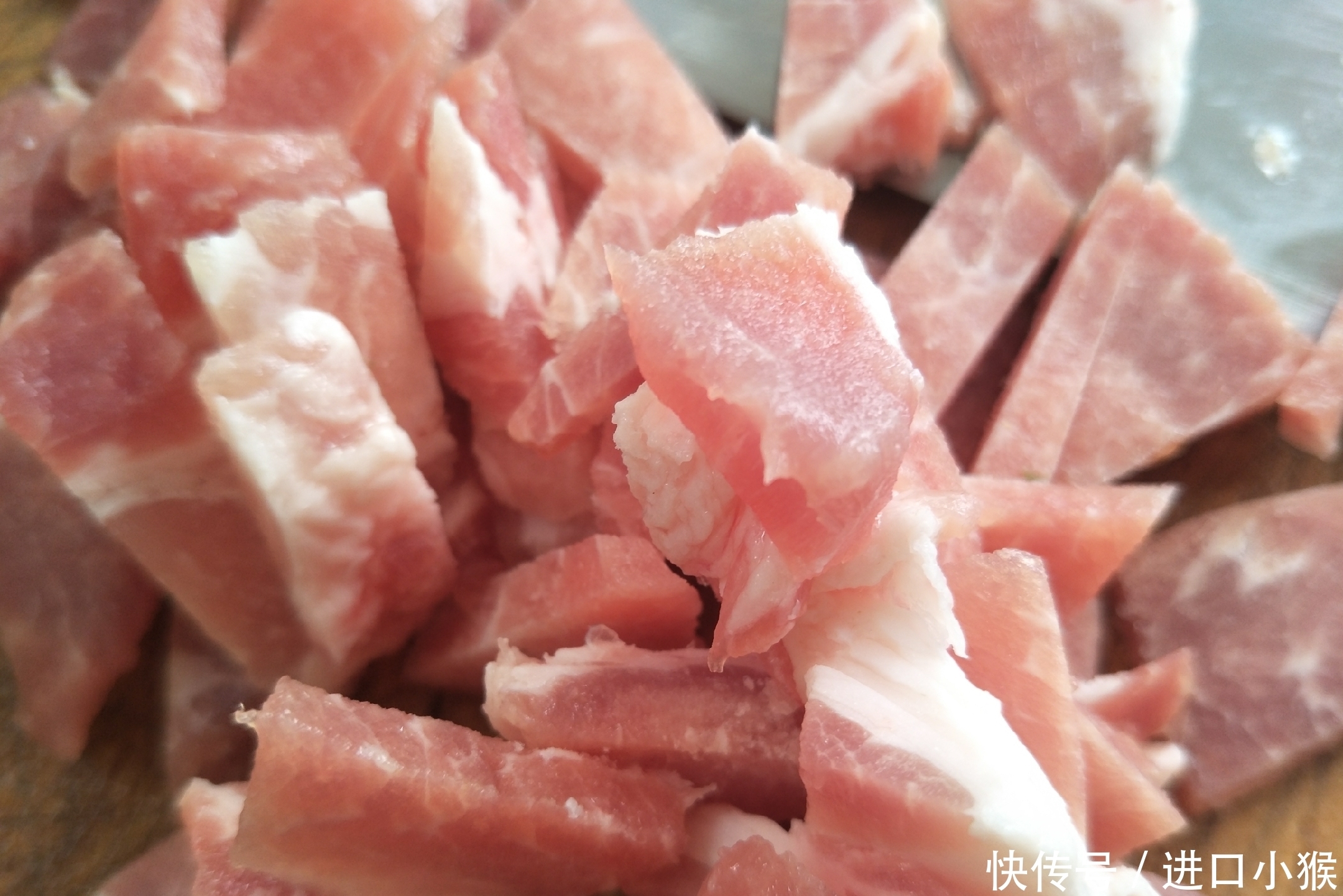 鸡蛋|炒青椒时,加入2样配菜,青椒口感更香嫩,家人更爱吃