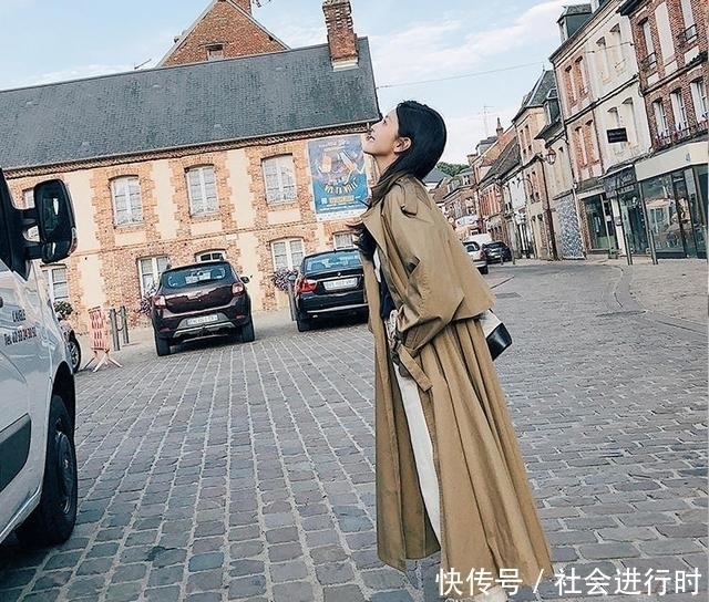 漂亮|建议70后女人,别穿的像大妈,学学下图这样穿,不化妆都漂亮