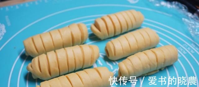 做法|蜂蜜小面包,不仅口感好,做法也简单,而且一口气还做了不同造型!