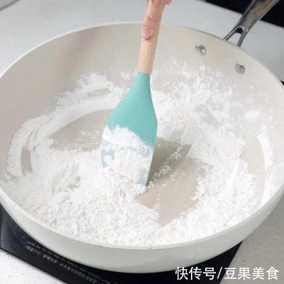 糯米粉|0难度的糯米凉糕，好吃到停不下来