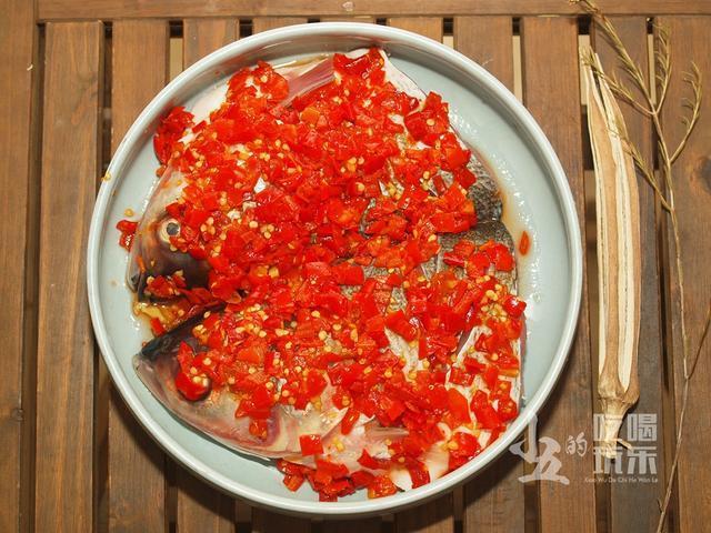 剁椒鱼头,我家出品的肯定不是正宗的湘菜,但味道也是杠杆的