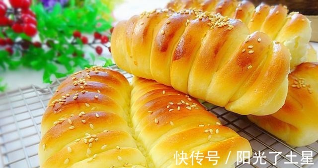 自制面包不松软,试试这个配方一次发酵绵软拉丝,三天也不硬!