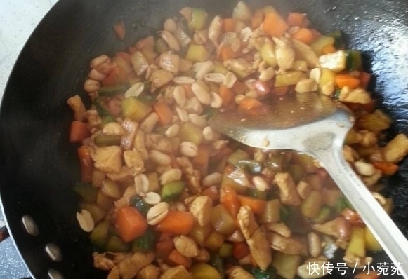 婆家|嫁到婆家第一天，中午做了四个菜，结果婆婆到处显摆！