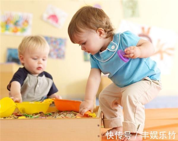 孩子|孕妇生下罕见“双头婴”，众人都来围观，专家的话却令人担忧