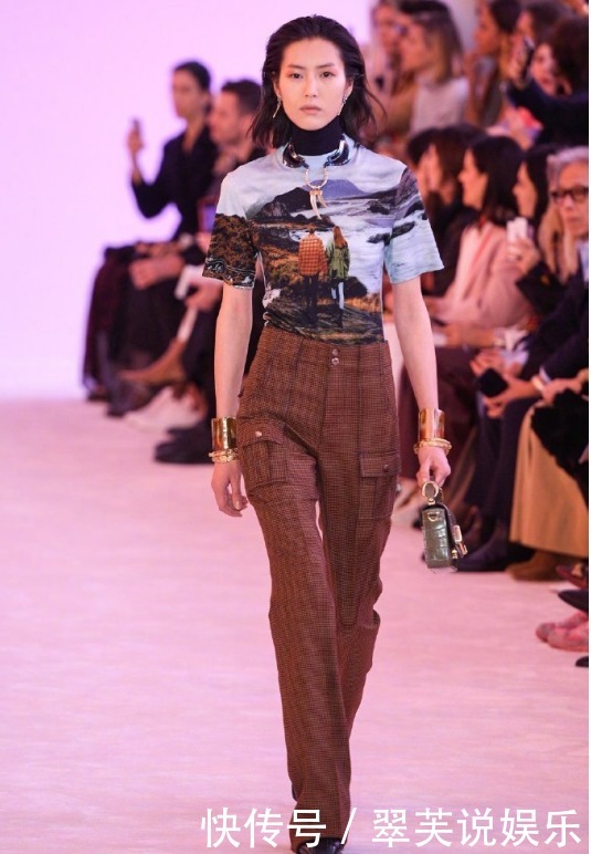 大表姐|刘雯时装周两场不同走秀,从头到脚美得霸气高端,这气质让人服气
