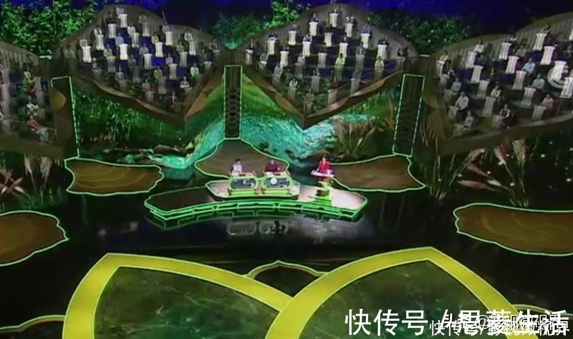 诗词大会：比赛规则有争议，龙洋风度不输董卿，千人诵诗气势磅礴