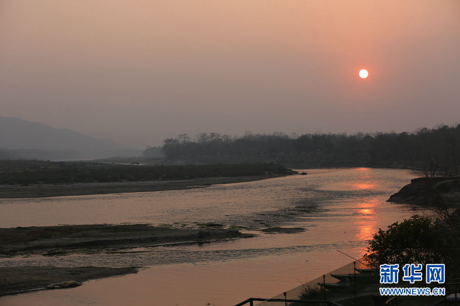 畅游尼泊尔奇特旺的拉菩提河