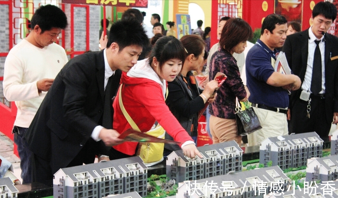 等额本金|买房子贷款时,为什么工作人员都让你选30年等额本息?