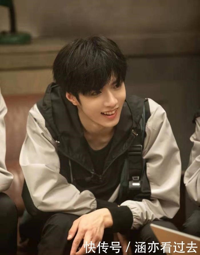 综艺感 新期《迷失大逃脱》开播,白敬亭刘耀文被老粉抵制,黄明昊有危机