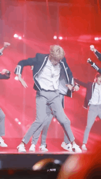 青3见面会秒变大型掉麦现场!来看看训练生们如何处理舞台事故!