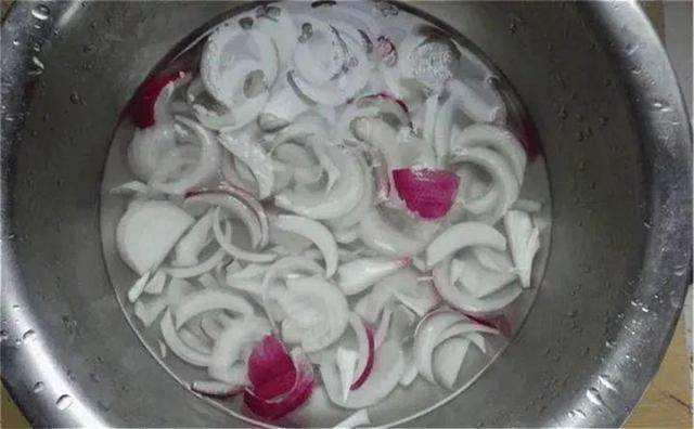 悄悄告诉你，学会4个老花农的养花“偏方”，家里花卉“嗖嗖长”