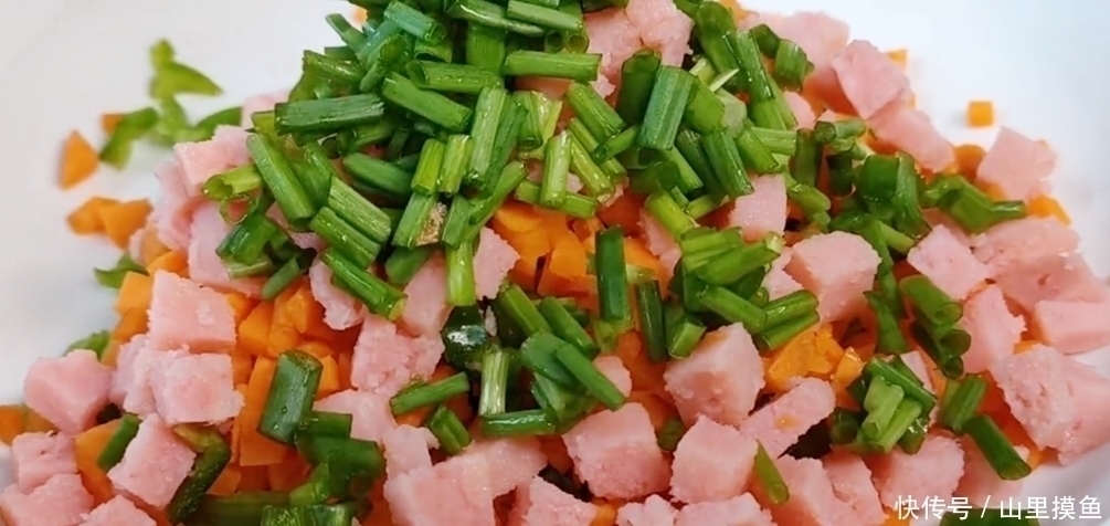 1碗大米打2鸡蛋，不熬粥不做饭，出锅松软鲜香，大人孩子都爱吃