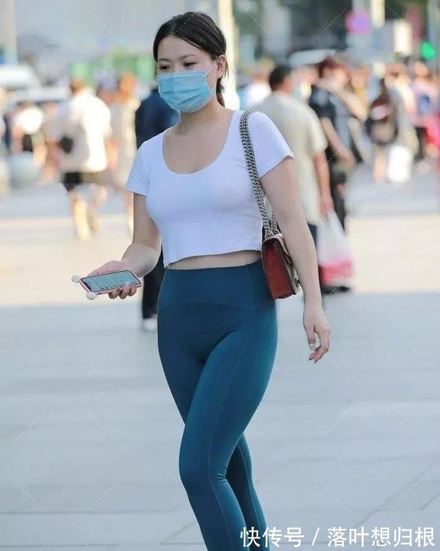 修身 打底裤可以很好的修身显瘦,而且还很时尚洋气,很多女生都喜欢!