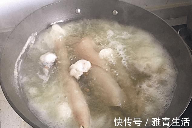 口感|煮猪皮冻,加多少水合适?记住1个比例,口感软滑,易成型更透明