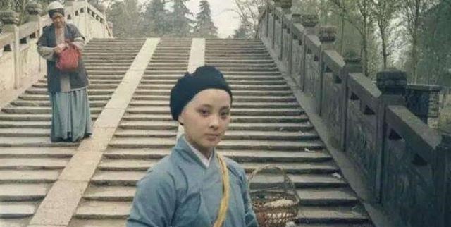 贾珍|红楼梦里,养小叔子的是谁和惜春身世有关,王熙凤贾蓉是臆断