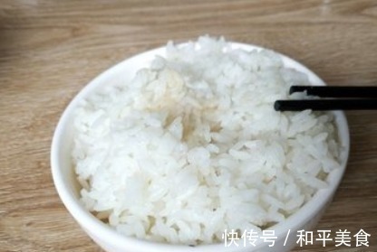 米饭吃不完别直接冷藏！十人有9人都不懂，早知道早受益！