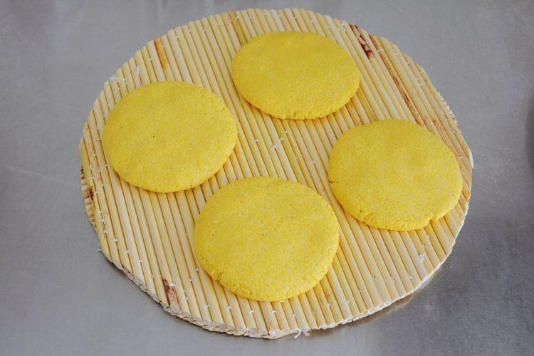 自制玉米饼，多吃粗粮对身体好，做法简单，香甜可口