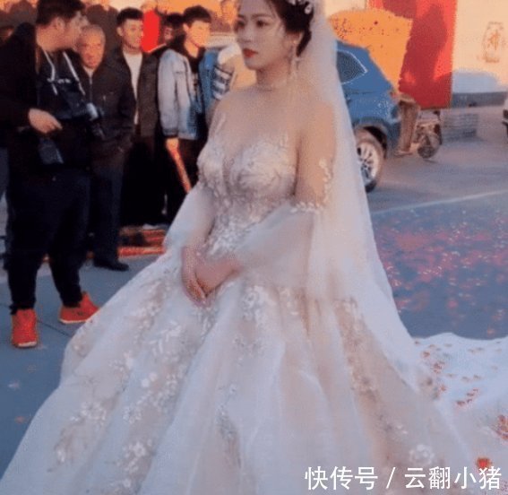 抖音“最洋气新娘”火了,穿“无痕暗纹婚纱”网友羡慕新郎