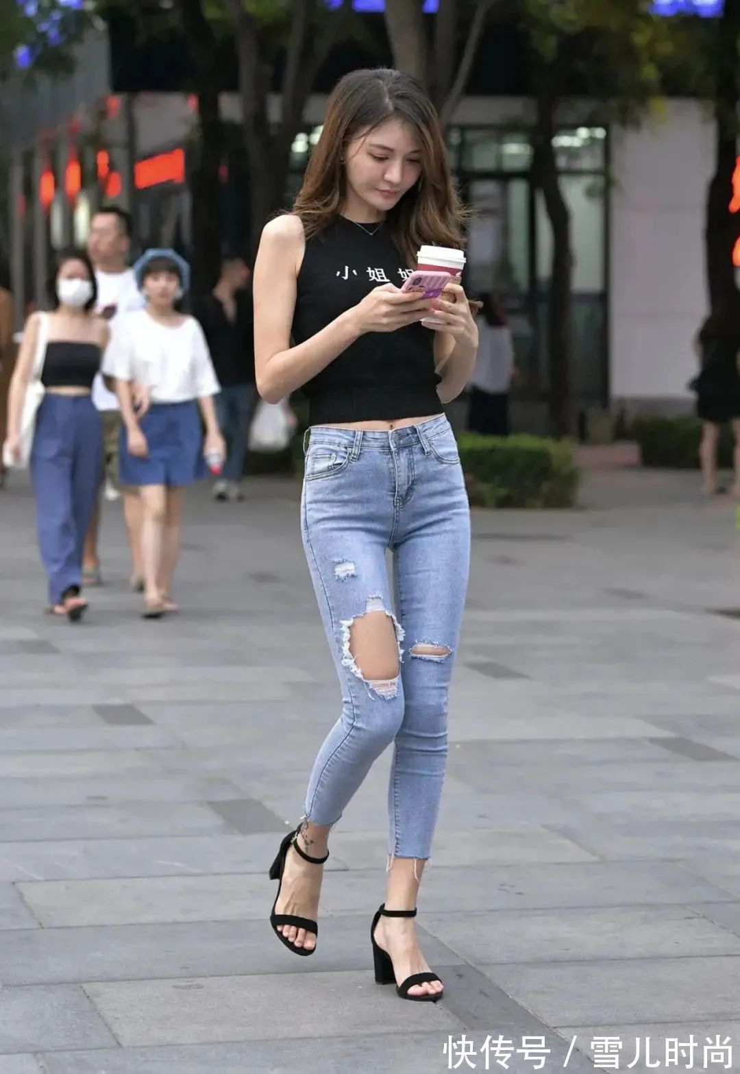 高跟鞋 小仙女搭配休闲的破洞牛仔裤,时尚百搭舒适又美腻