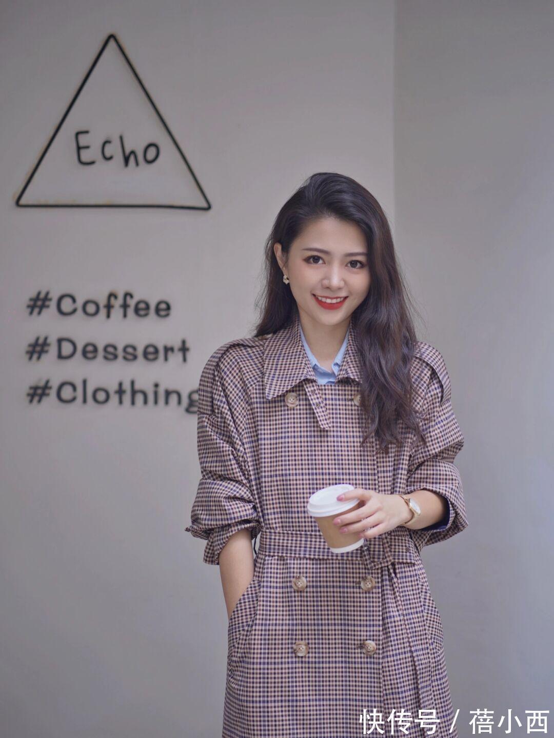 搭配|40岁女人穿风衣要“大气”,get这4个搭配重点,气质不俗反而高级