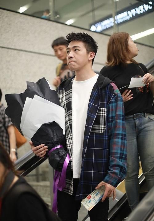 俞灏明亲自下厨，做年夜饭，这菜太有年味儿了，网友：人帅厨艺棒