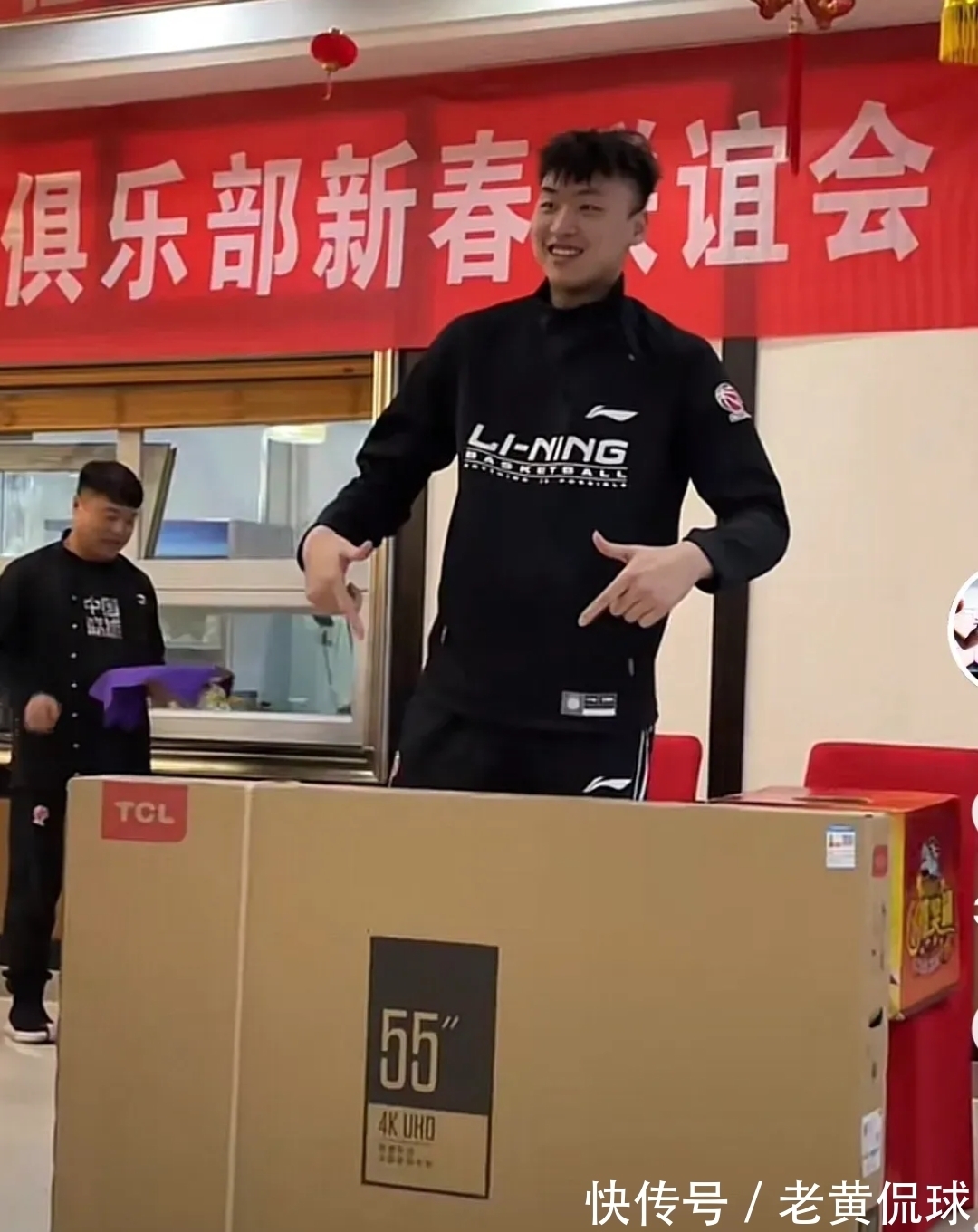 沙拉木|套路?新疆男篮举办内部联谊会,齐麟和沙拉木分别抽中“大奖”