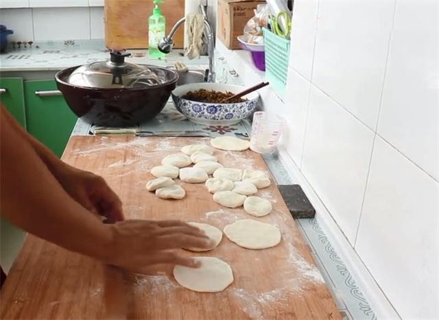 好吃|想吃包子不用出去买,教你这样做更营养,包子松软好吃,不塌陷