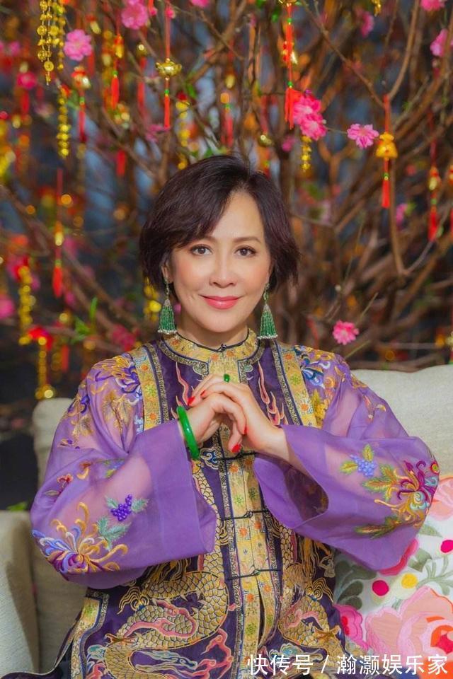 发型 女人过了50岁尽量别留长发、烫卷发!推荐明星这些发型,真洋气