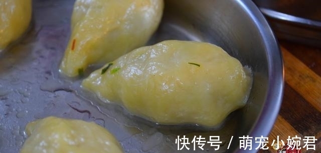 糯米糍粑的新吃法，不油炸不放糖，又爽口又好吃，做法还很简单。