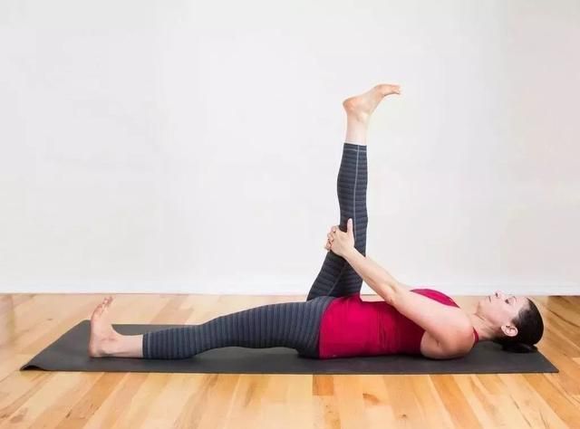 猫式|姿势不对,锻炼白费,包含腿部和背部训练的瑜伽序列,值得一练!