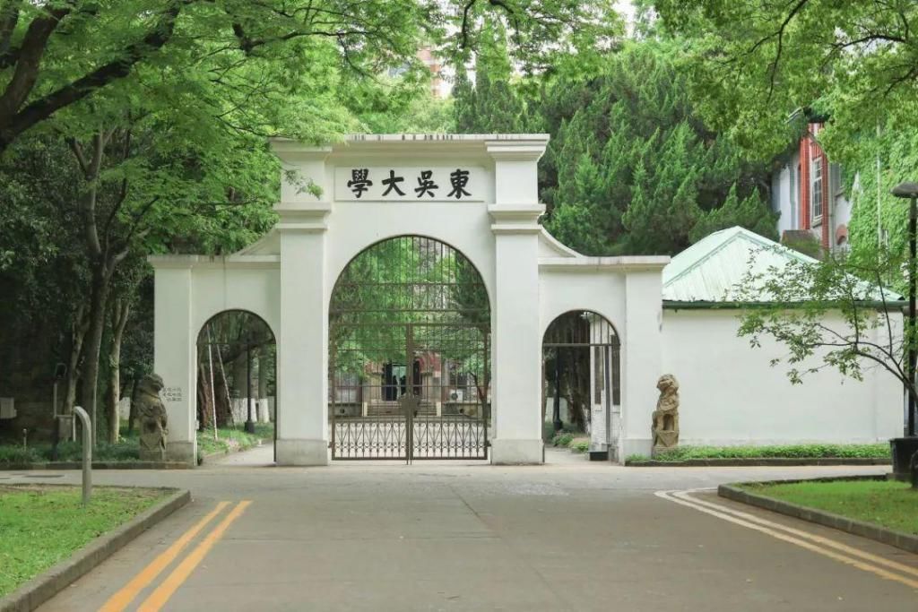 2021年高考：985大学和211大学录取分数相当，志愿该如何填报？