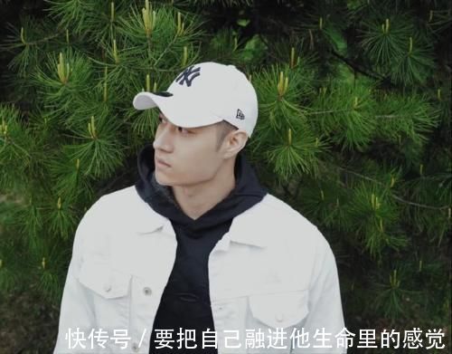 健身房|大鼻子肌肉男因合照走红，大长腿腱子肉身材，一餐吃9个鸡蛋