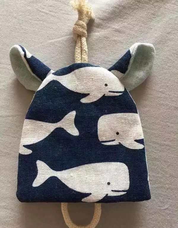 旧物改造旧衣服只能扔掉除了可以捐赠,还可以这么做隔壁小孩看到都抢着要