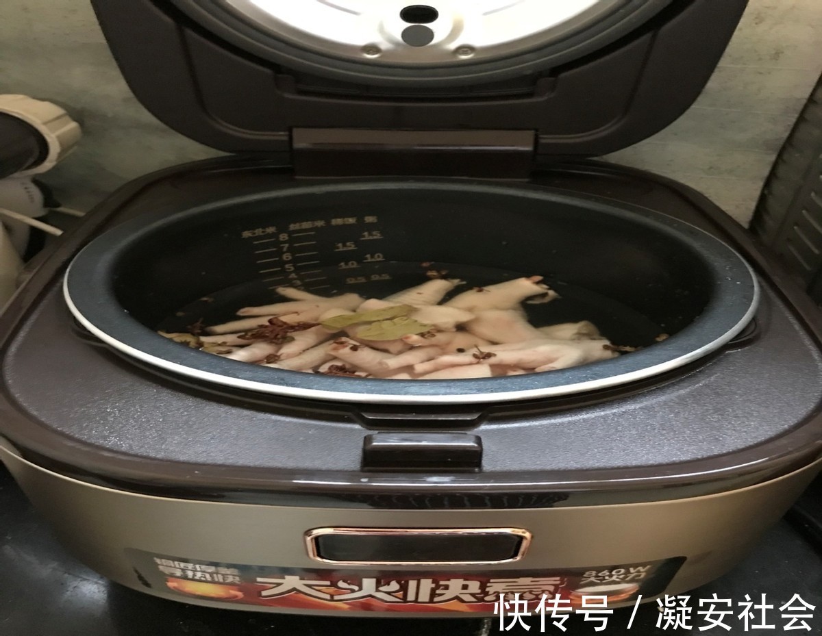 泡椒凤爪|网红小吃泡椒凤爪，在家做非常简单，酸辣开胃